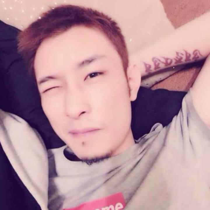 难得拥抱的第一张照片--淄博相亲服务中心