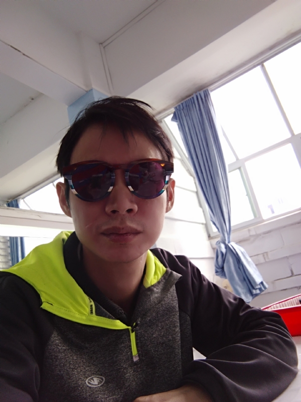 五华移民男的第一张照片--淄博相亲服务中心