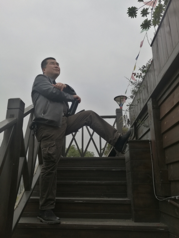 孤单背影的第一张照片--淄博相亲服务中心