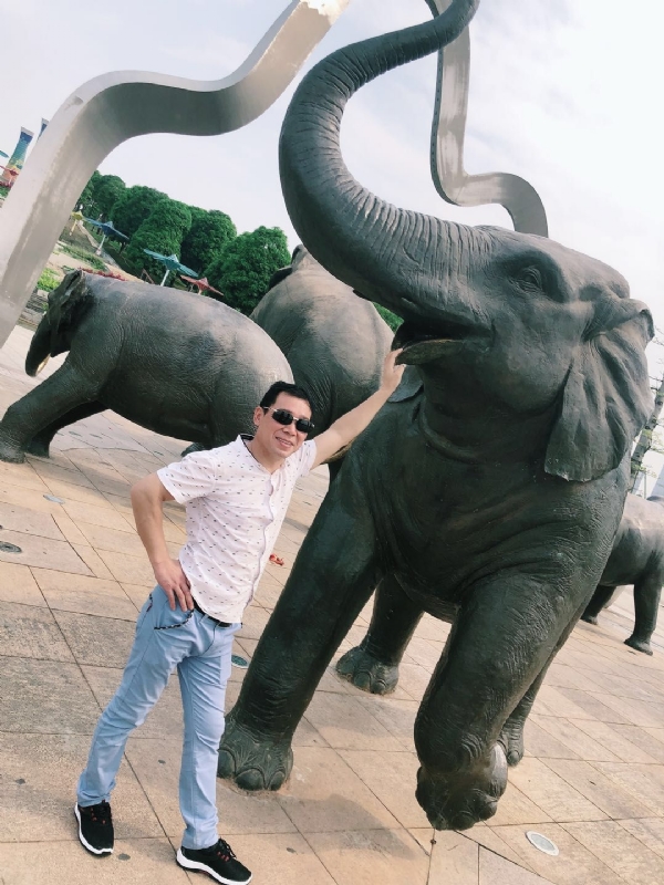 朝望大海的第三张照片--淄博相亲服务中心