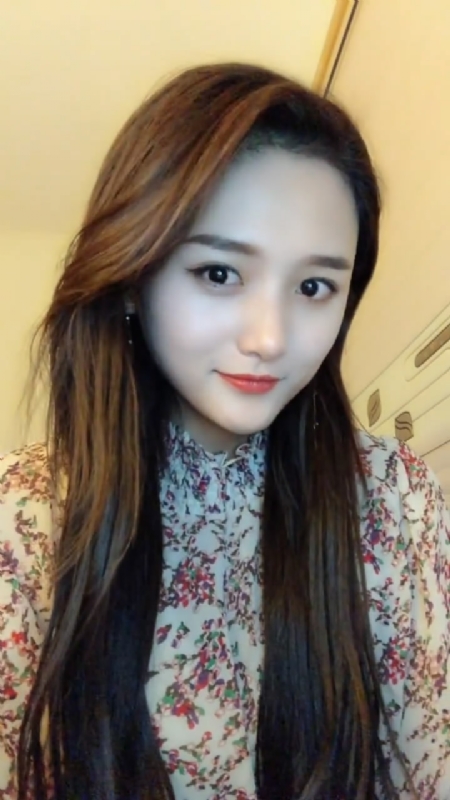 淡然一笑的第一张照片--淄博相亲服务中心