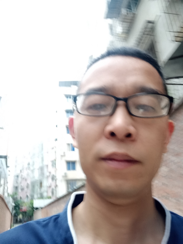 眼镜的第一张照片--淄博相亲服务中心