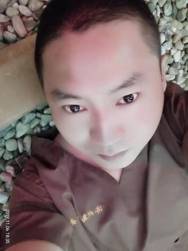 红枫叶的第一张照片--淄博相亲服务中心