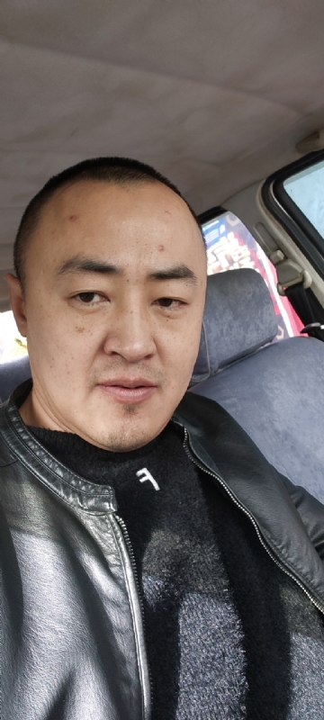 精神九哥的第一张照片--淄博相亲服务中心