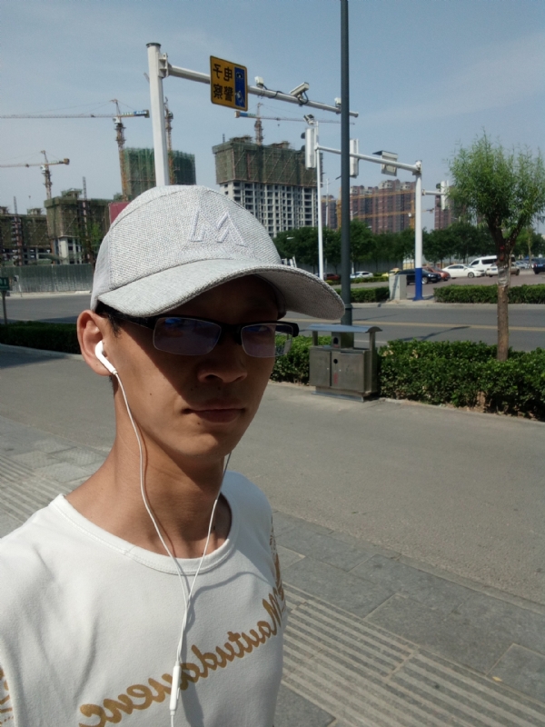 挥一挥手什么都没有的第一张照片--淄博相亲服务中心