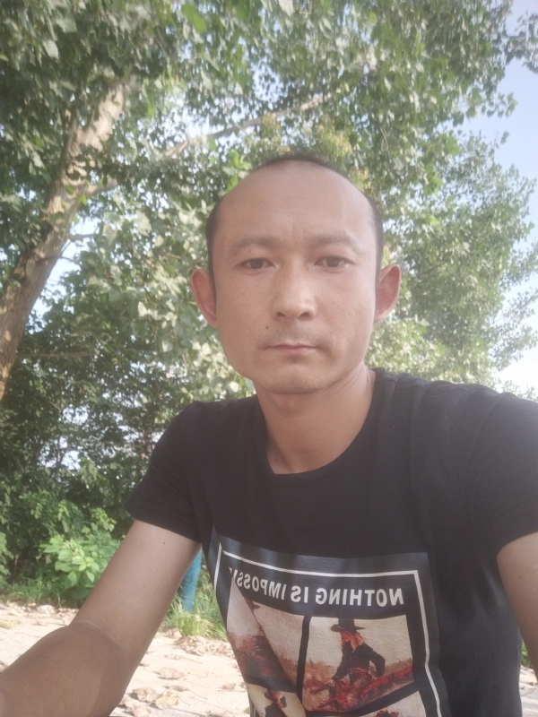 80大叔的第一张照片--淄博相亲服务中心