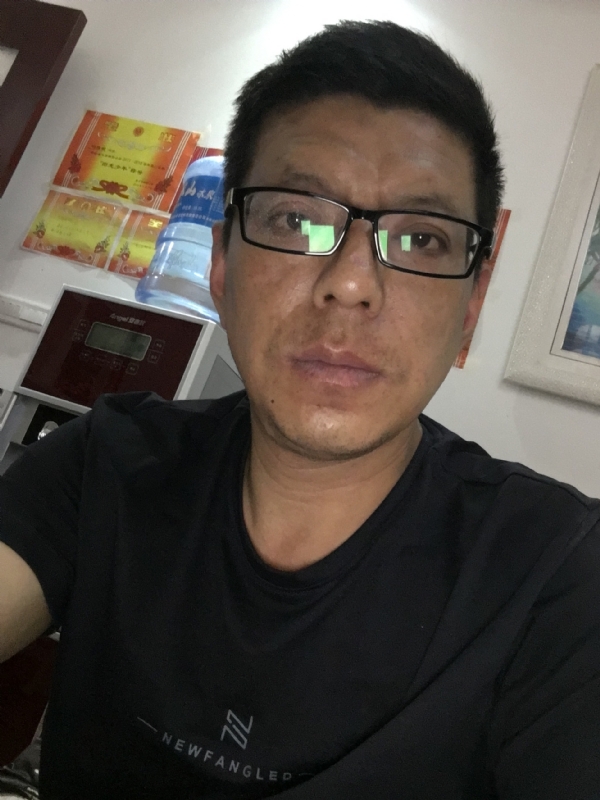 牵手的第三张照片--淄博相亲服务中心