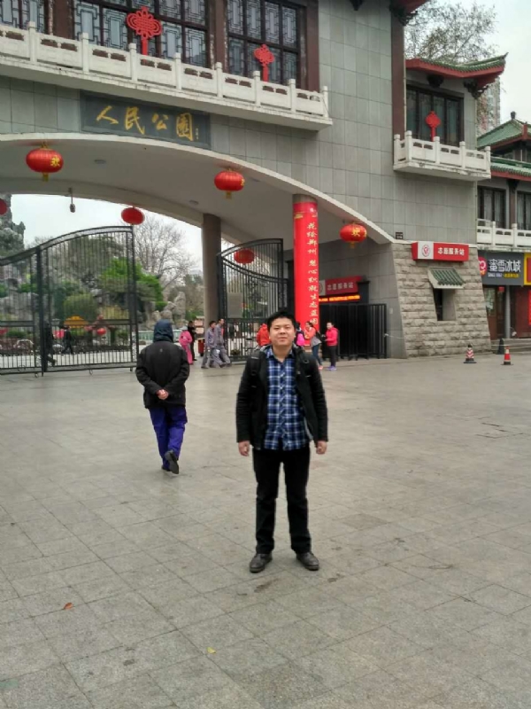 在奋斗的第一张照片--淄博相亲服务中心