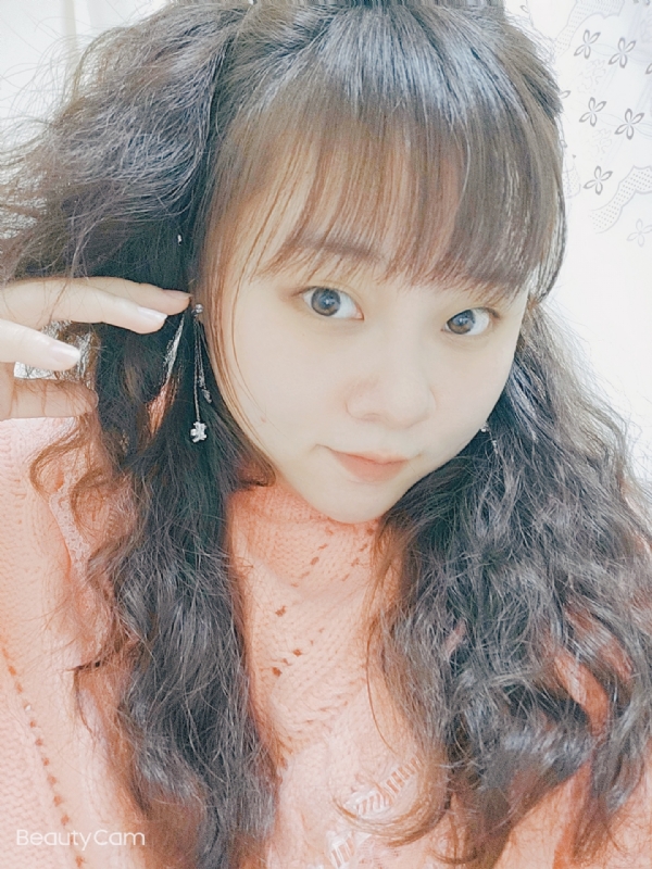 艾薇儿的第一张照片--淄博相亲服务中心