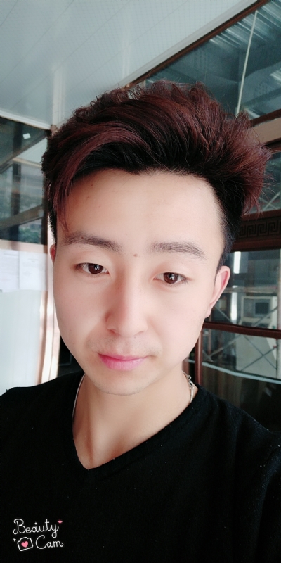 拼命微笑的第三张照片--淄博相亲服务中心