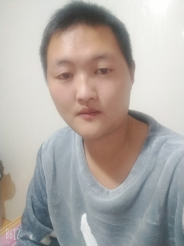 烟圈里透着伤的第一张照片--淄博相亲服务中心