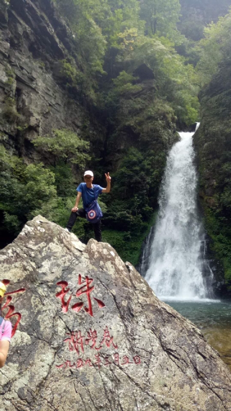 海岸岩崖的第一张照片--淄博相亲服务中心