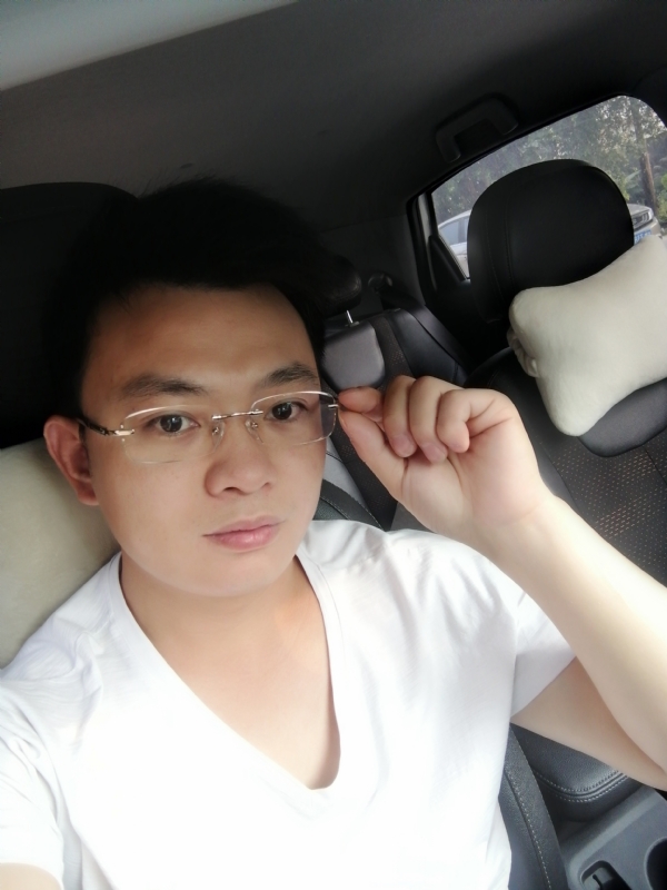 幸福的拥抱的第二张照片--淄博相亲服务中心