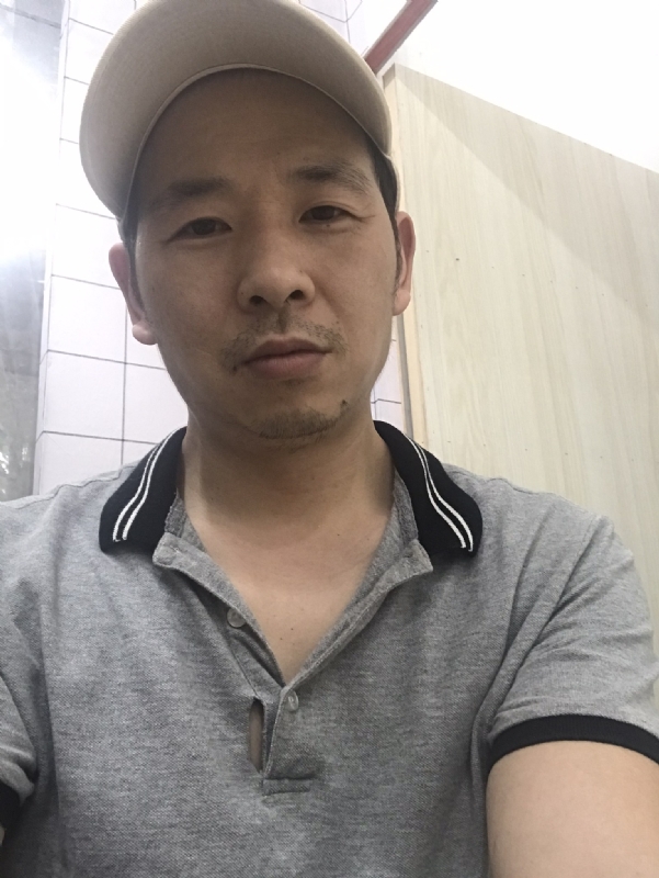 老何的第一张照片--淄博相亲服务中心