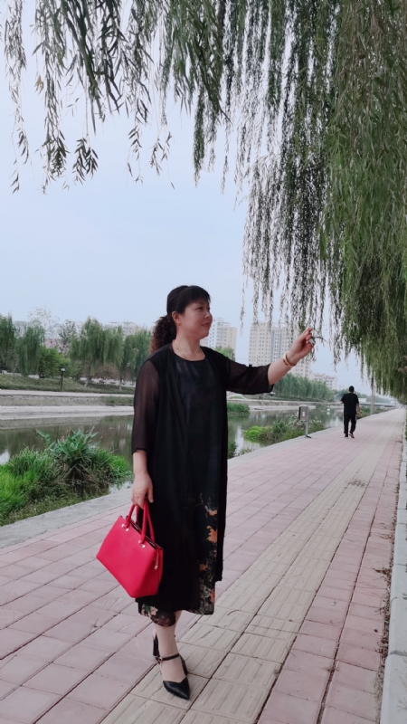 周本玲的第一张照片--淄博相亲服务中心