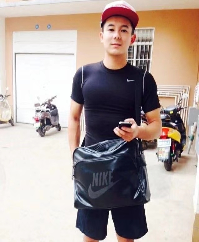 花花是只狗的第一张照片--淄博相亲服务中心