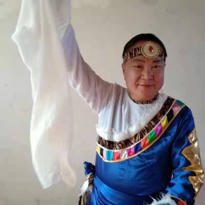 走在冷风中的第一张照片--淄博相亲服务中心