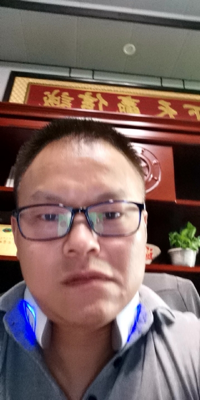 模具工匠的第一张照片--淄博相亲服务中心