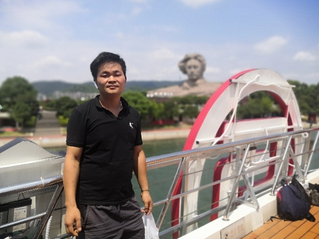 龙的传人的第一张照片--淄博相亲服务中心