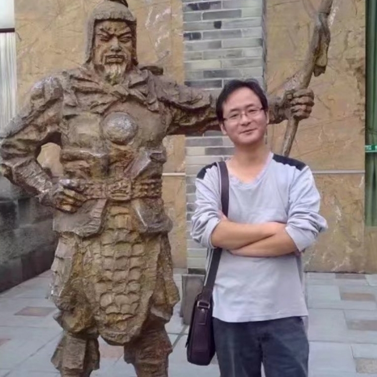 孤狼的第三张照片--淄博相亲服务中心