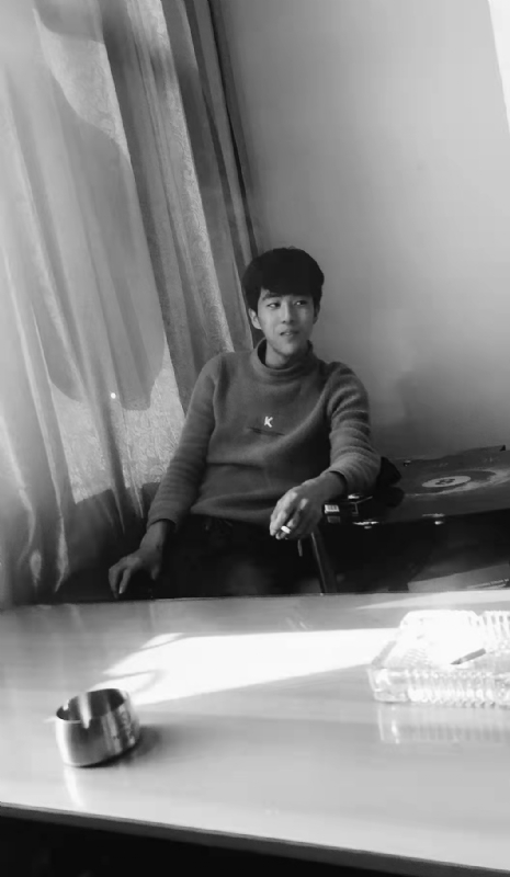 酷似小丑的第二张照片--淄博相亲服务中心