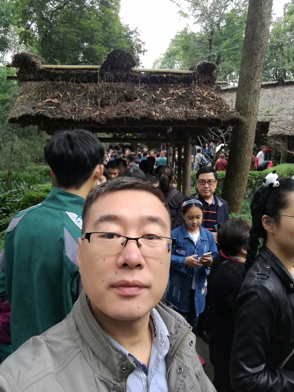 撑起一片天的第一张照片--淄博相亲服务中心