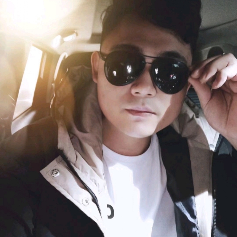 高大威武的第三张照片--淄博相亲服务中心