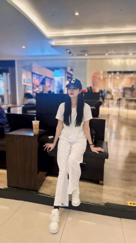 卖火柴的小女孩的第一张照片--淄博相亲服务中心