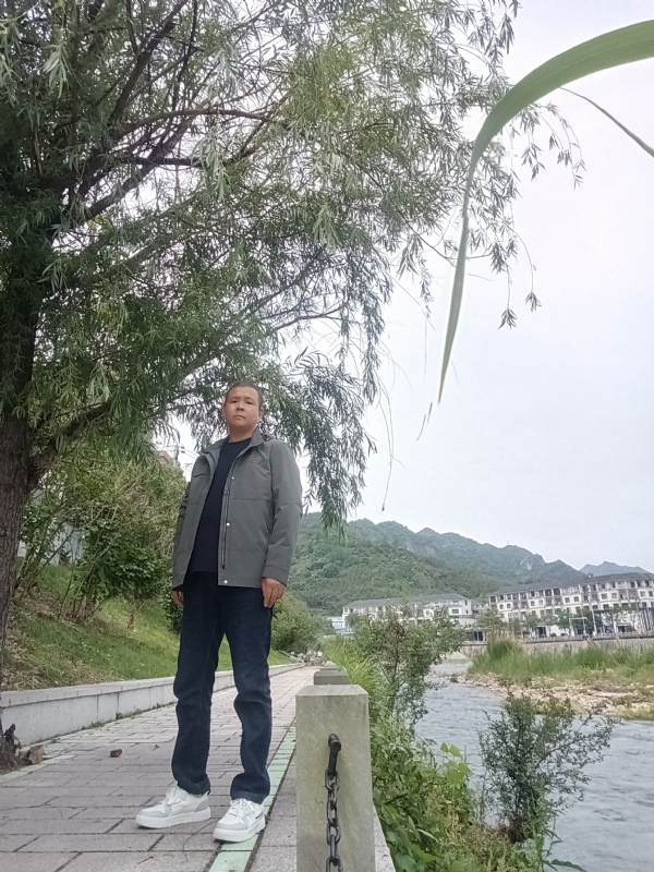 飞雪飘零的第一张照片--淄博相亲服务中心