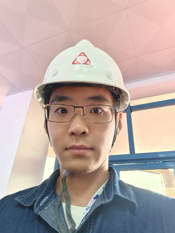 何鹏宇的第二张照片--淄博相亲服务中心