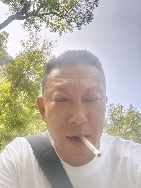 中年大叔的第一张照片--淄博相亲服务中心