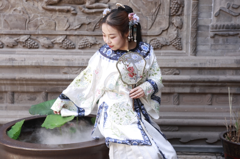 认真的雪的第一张照片--淄博相亲服务中心